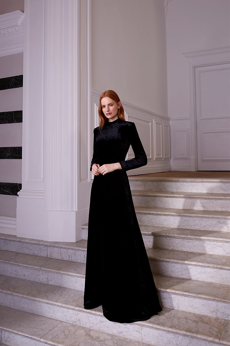 Outlet Black velvet gown